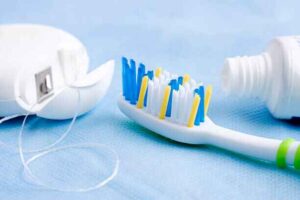 Dangerous methods to avoid when trying to whiten yellow teeth at home - lemon juice and charcoal warning