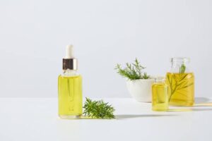 Tea tree oil rinse for swollen gums