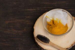 turmeric for whiten teeth naturally