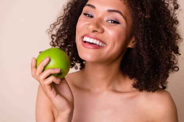 whiten teeth naturally