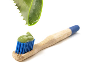 whiten teeth naturally with aloe vera gel