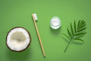 coconut oil for white teeth 