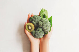 Superfoods for healthy teeth and gums include broccoli and kiwi