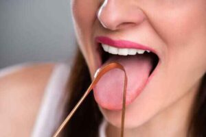 using-a-dentist-recommended-tongue-scraper-for-bad-breath