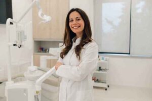 professional-dentist-consultation-for-chronic-bad-breath