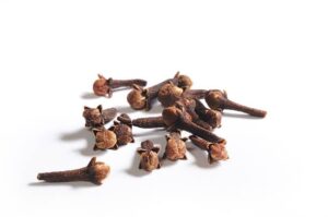 clove to whiten teeth naturally