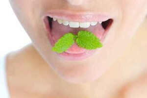 Detox Your Mouth Naturally After a Sugary Meal