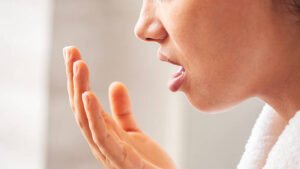 منہ اور سانس کی بدبو (Bad Breath) دور کرنے کے آسان گھریلو علاج